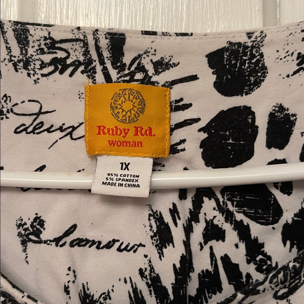 Ruby Rd. Monochrome Abstract Top - Picture 2 of 5